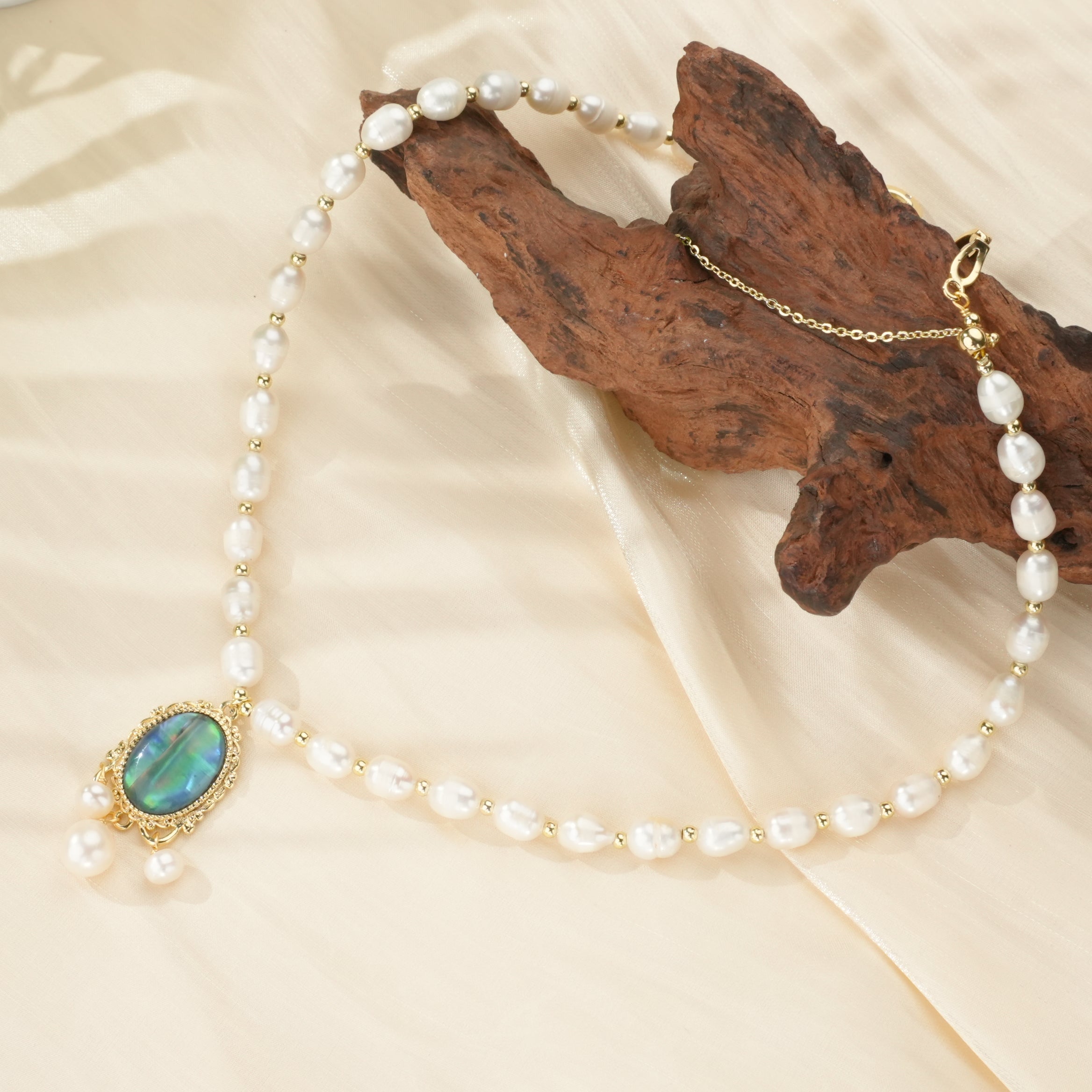 Ocean Glow Pearl Pendant Necklace